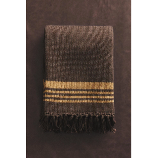 Плед с бахромой из вязаного полотна