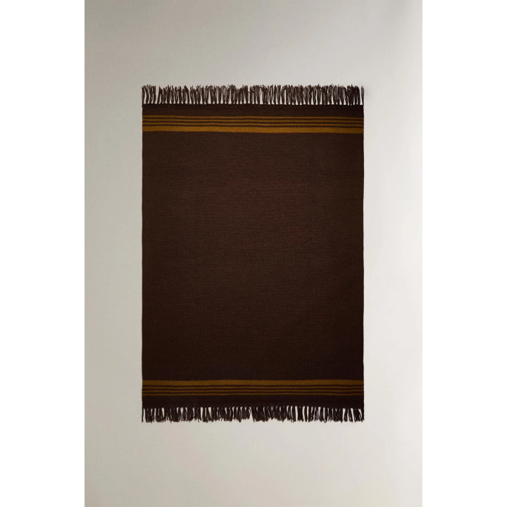 Плед с бахромой из вязаного полотна