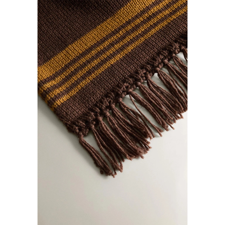 Плед с бахромой из вязаного полотна