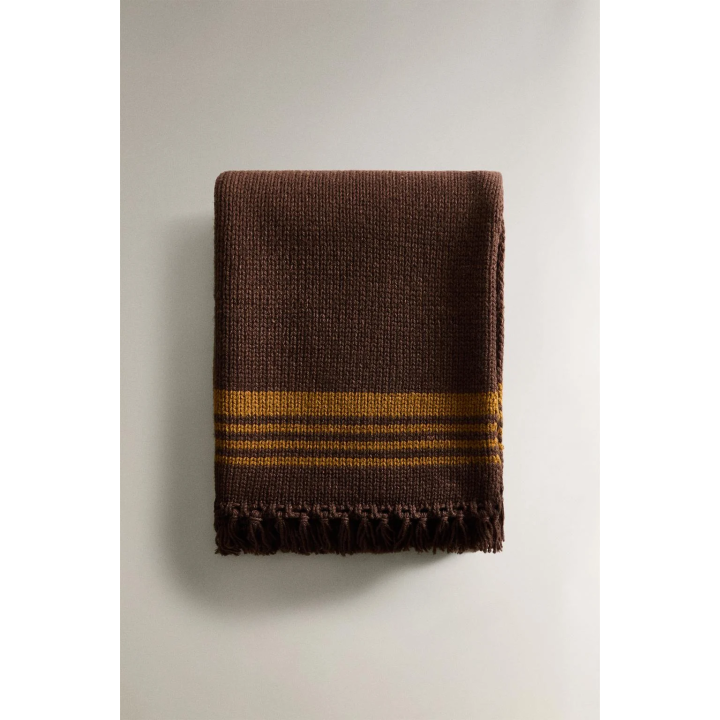 Плед с бахромой из вязаного полотна