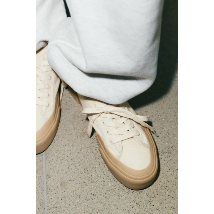 Тканевые кроссовки