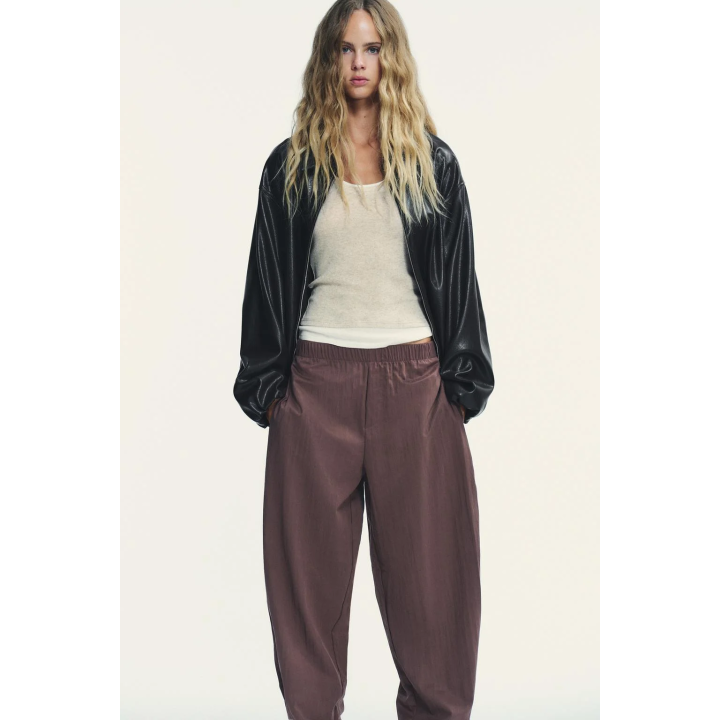 НЕЙЛОНОВЫЕ БРЮКИ С ПУГОВИЦАМИ СНИЗУ