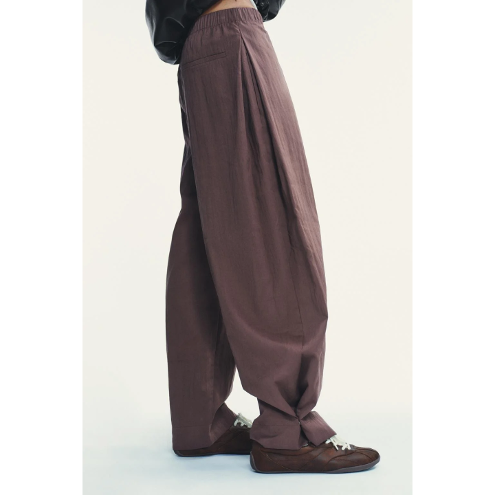 НЕЙЛОНОВЫЕ БРЮКИ С ПУГОВИЦАМИ СНИЗУ