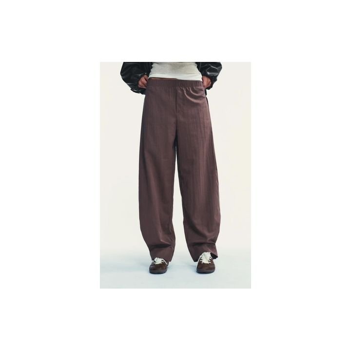 НЕЙЛОНОВЫЕ БРЮКИ С ПУГОВИЦАМИ СНИЗУ