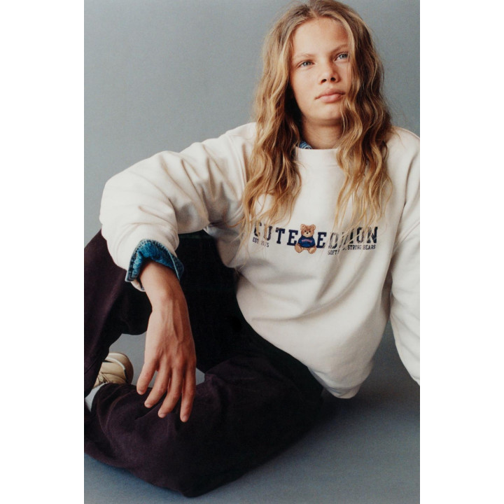 ТОЛСТОВКА С НАДПИСЬЮ И ПРИНТОМ МЕДВЕЖОНКА