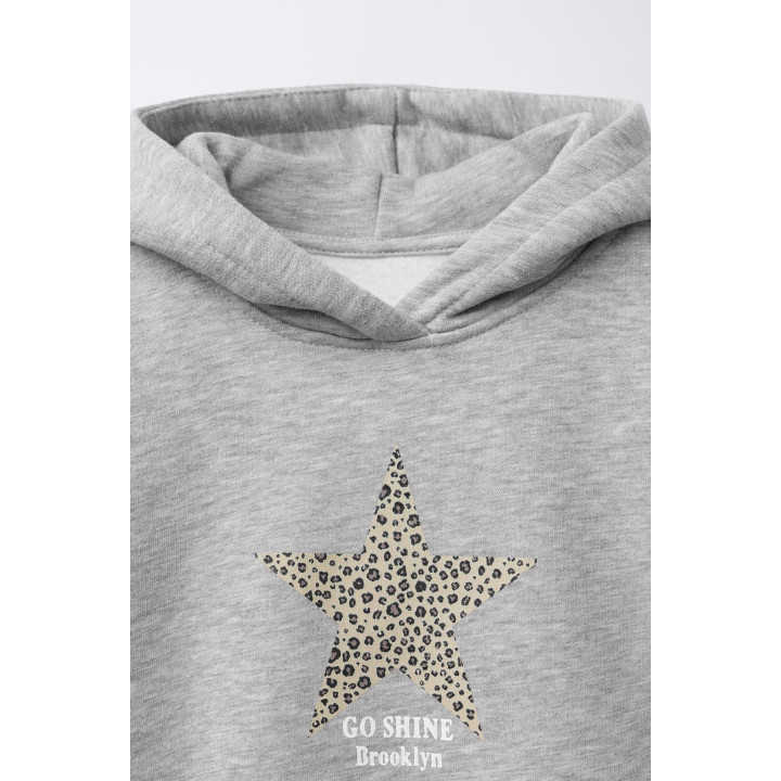 ТОЛСТОВКА С КАПЮШОНОМ И ЗВЕЗДНЫМ АНИМАЛИСТИЧНЫМ ПРИНТОМ