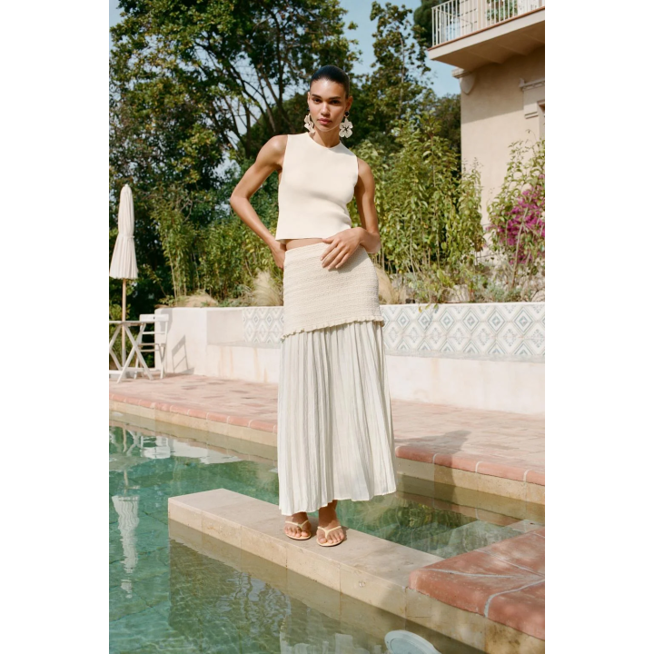 ТРИКОТАЖНЫЙ ТОП С ВЫРЕЗОМ НА СПИНЕ