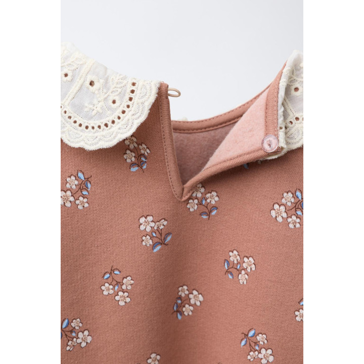 ТОЛСТОВКА С ЦВЕТОЧНЫМ ПРИНТОМ И ВЫШИТЫМ ВОРОТНИКОМ