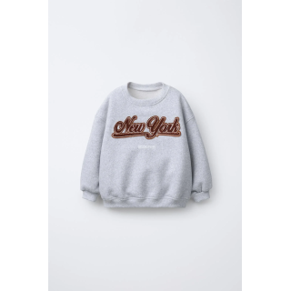 ТОЛСТОВКА С ВЫШИТОЙ НАДПИСЬЮ ИЗ МАХРОВОЙ ТКАНИ