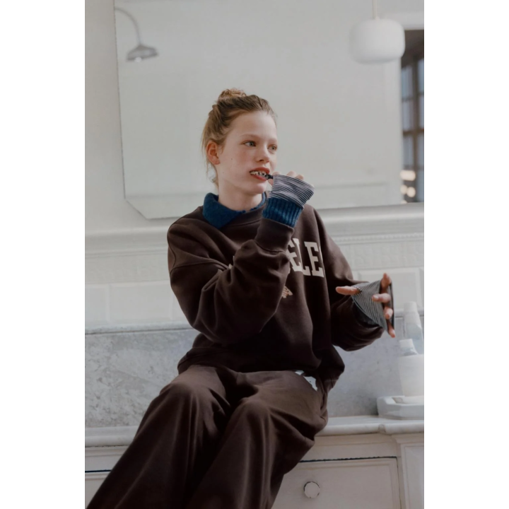 ТОЛСТОВКА С ВЫШИТОЙ НАДПИСЬЮ И ЩЕНКОМ