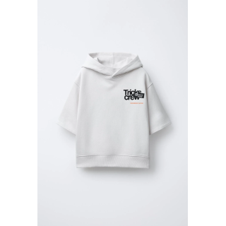 Толстовка с коротким рукавом и лозунгом