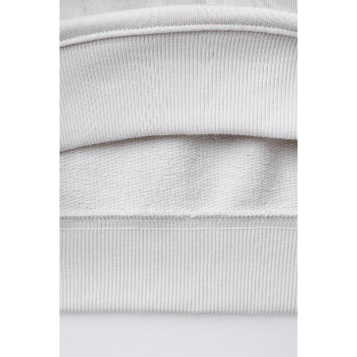 Толстовка с коротким рукавом и лозунгом