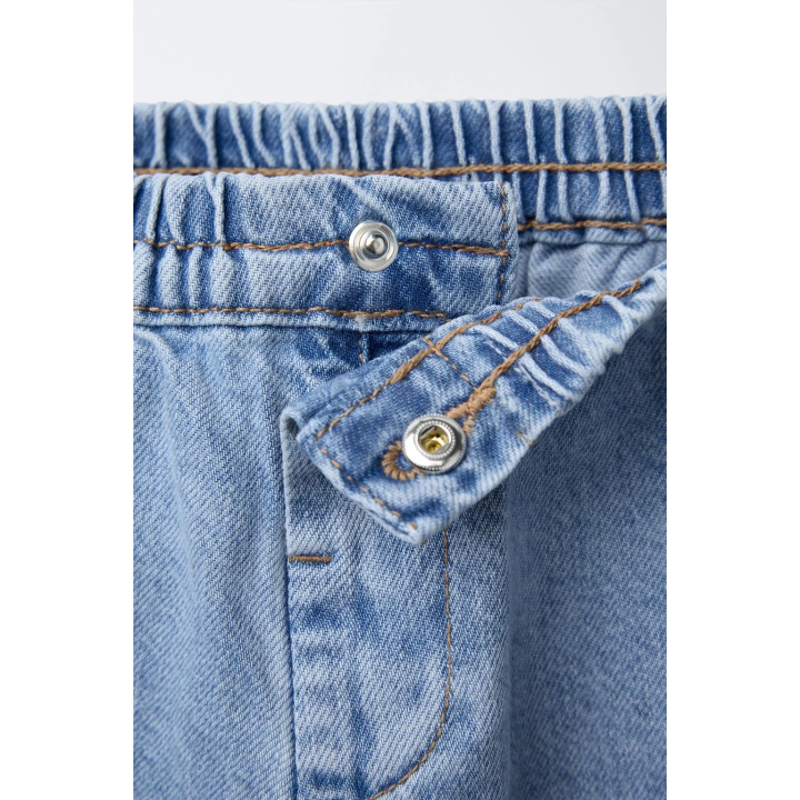 ДЖИНСЫ СВОБОДНОГО КРОЯ С ДЕКОРАТИВНЫМИ ШВАМИ