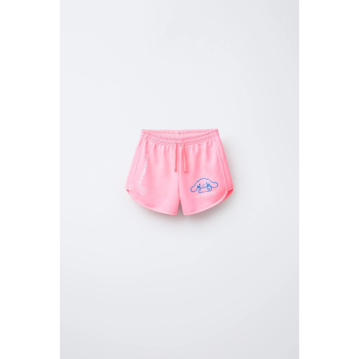 ШОРТЫ-БЕРМУДЫ С РЕЛЬЕФНЫМ ПРИНТОМ CINNAMOROLL © SANRIO