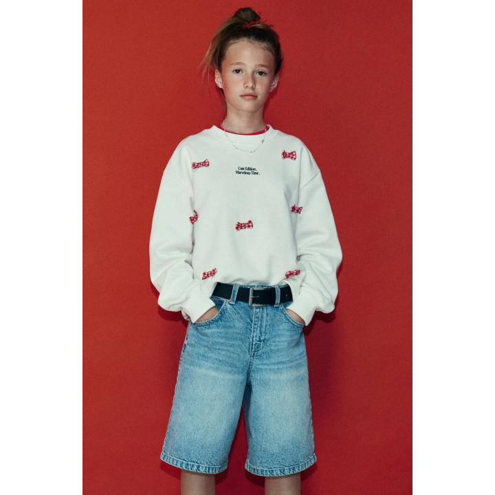 ТОЛСТОВКА С ТЕКСТОМ И БАНТИКАМИ