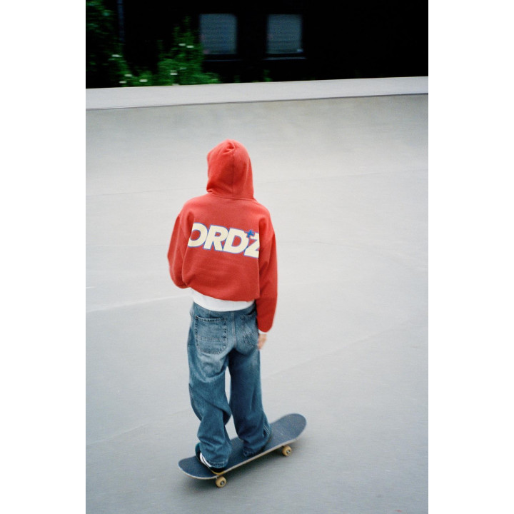 ХУДИ С КАПЮШОНОМ И НАШИВКОЙ