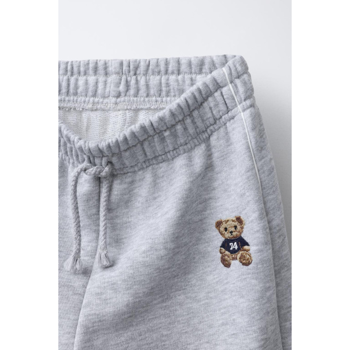 БРЮКИ WIDE LEG С ВЫШИТЫМ МЕДВЕДЕМ