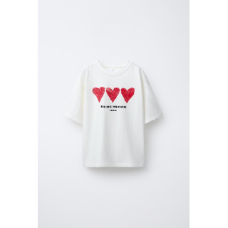 ФУТБОЛКА С СЕРДЕЧКАМИ И ВЫШИТОЙ НАДПИСЬЮ