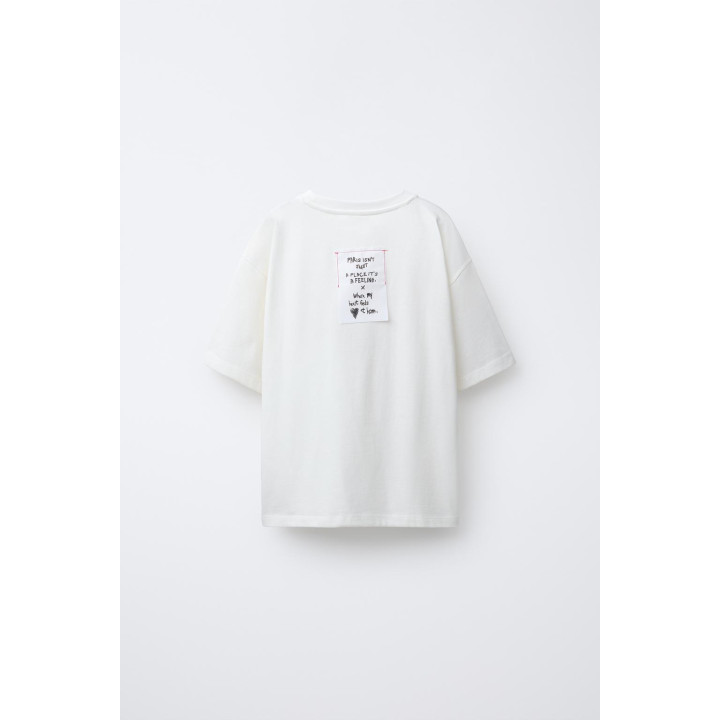 ФУТБОЛКА С СЕРДЕЧКАМИ И ВЫШИТОЙ НАДПИСЬЮ