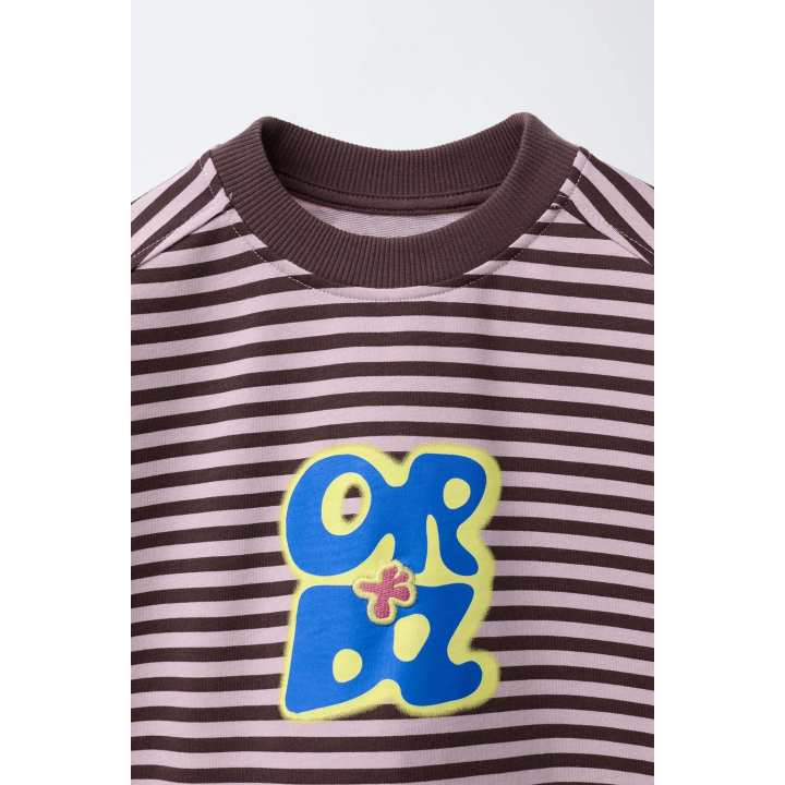 МАЙКА В ПОЛОСКУ С ВЫШИТОЙ НАДПИСЬЮ