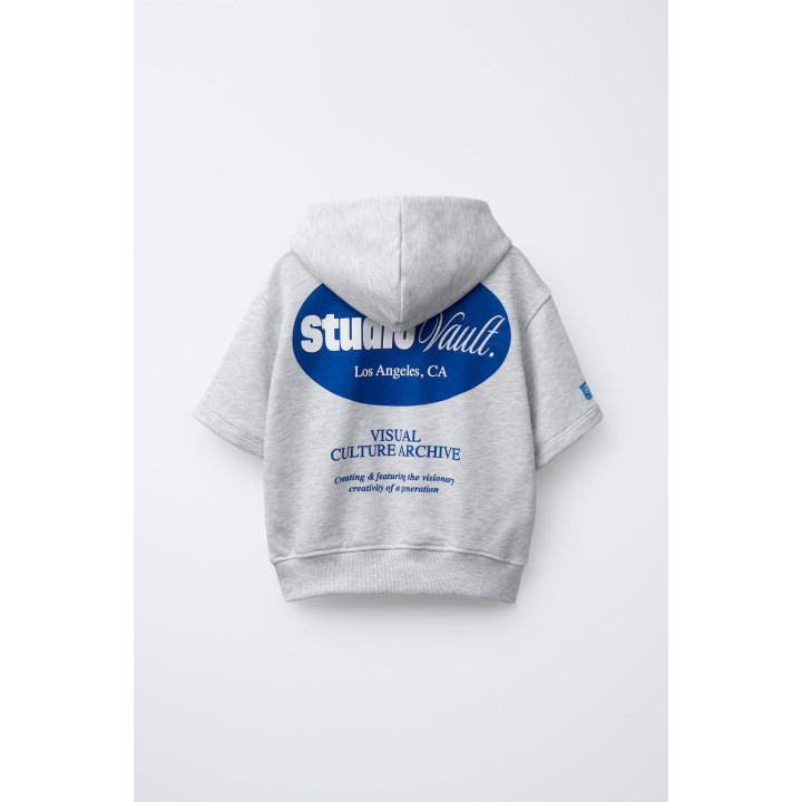 Толстовка с короткими рукавами и надписью