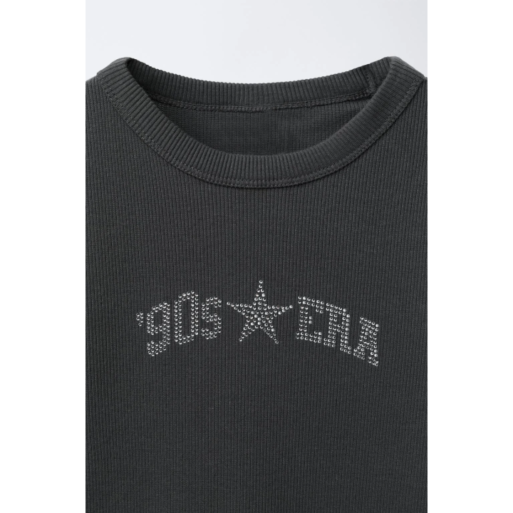 ДЛИННОЕ ПЛАТЬЕ В РУБЧИК С ТЕКСТОМ И СТРАЗАМИ