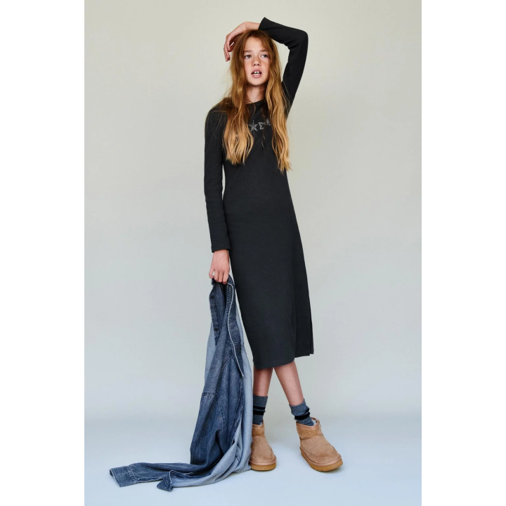 ДЛИННОЕ ПЛАТЬЕ В РУБЧИК С ТЕКСТОМ И СТРАЗАМИ