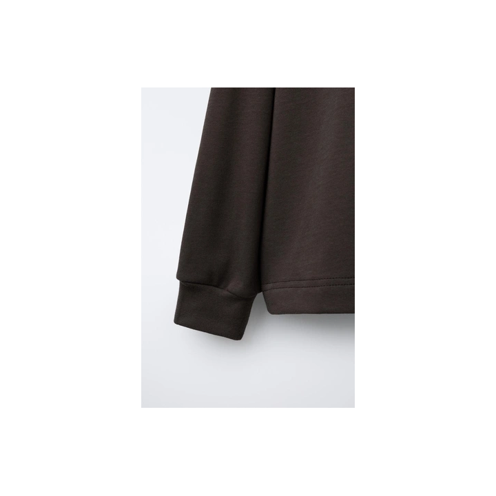 ПОЛО С ТЕКСТОМ ИЗ ВЕЛЬВЕТА