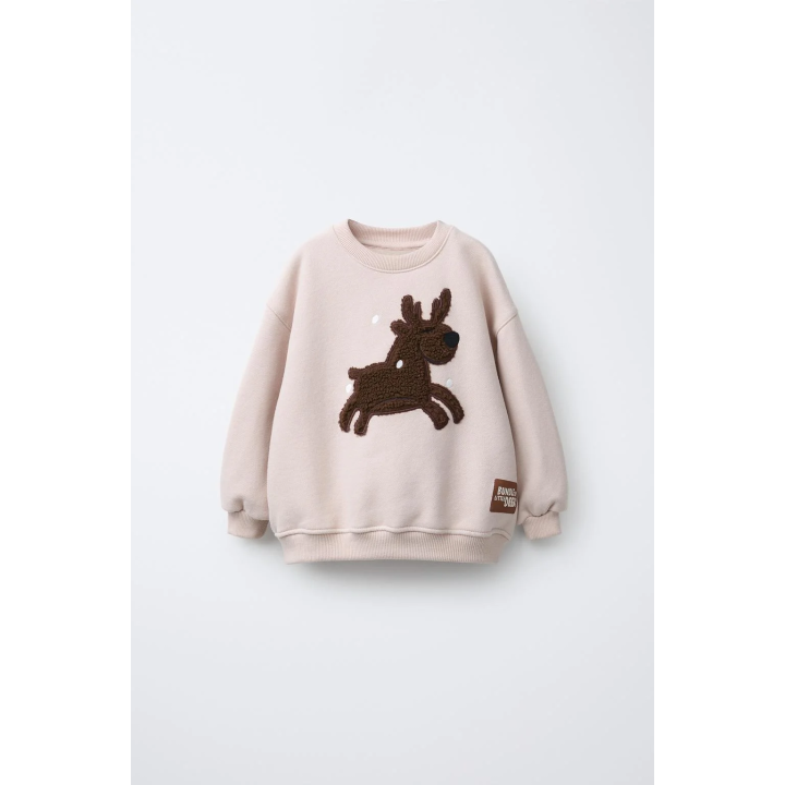 ТОЛСТОВКА С АППЛИКАЦИЕЙ ОЛЕНЯ ИЗ ИСКУССТВЕННОГО МЕХА