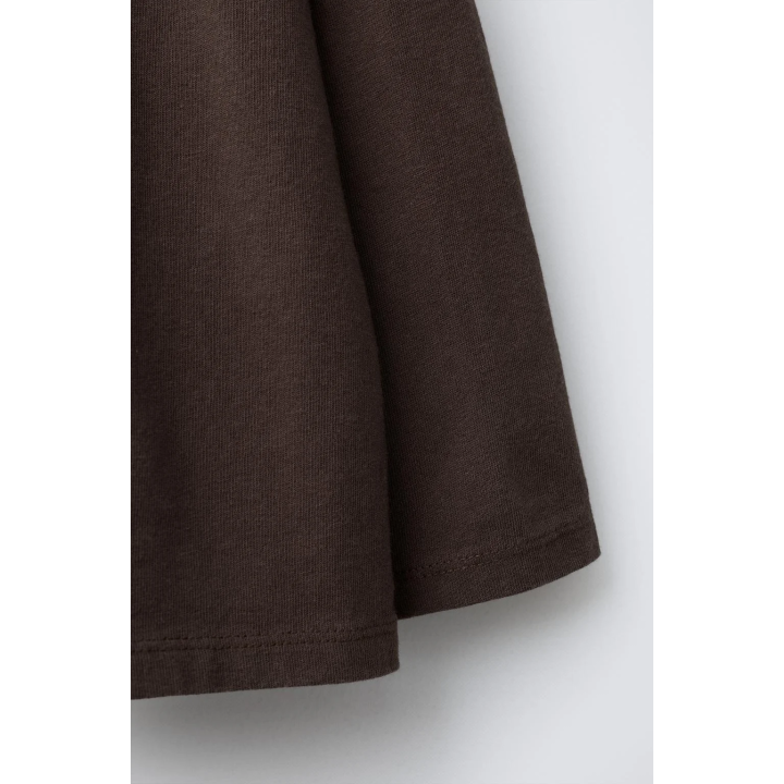 Футболка с нашивкой капибары у реки