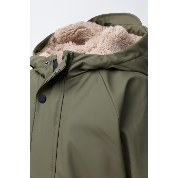 Плащ с водоотталкивающим покрытием и эффектом курчавого меха