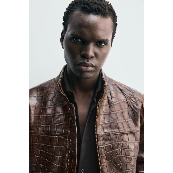 КУРТКА ИЗ ГРАВИРОВАННОЙ КОЖИ