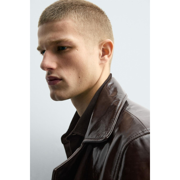 Мерцающий кожаный пиджак