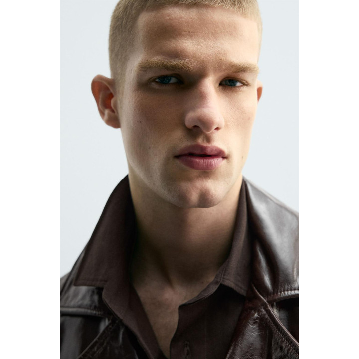 Мерцающий кожаный пиджак