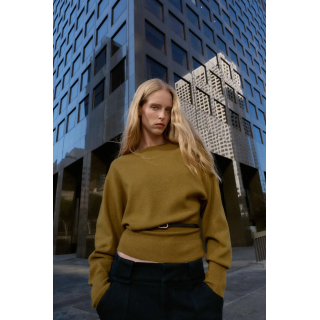 ВЯЗАНЫЙ ДЖЕРСИ С ПОЯСОМ