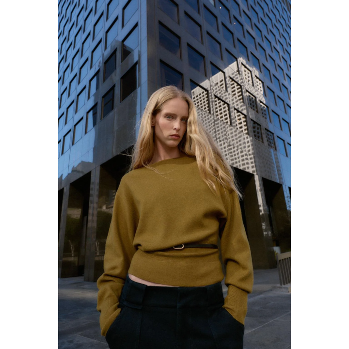 ВЯЗАНЫЙ ДЖЕРСИ С ПОЯСОМ