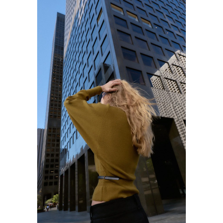 ВЯЗАНЫЙ ДЖЕРСИ С ПОЯСОМ