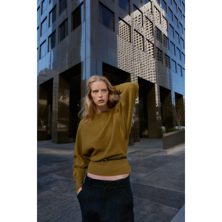 ВЯЗАНЫЙ ДЖЕРСИ С ПОЯСОМ