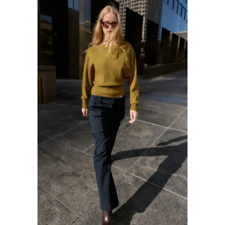 ВЯЗАНЫЙ ДЖЕРСИ С ПОЯСОМ