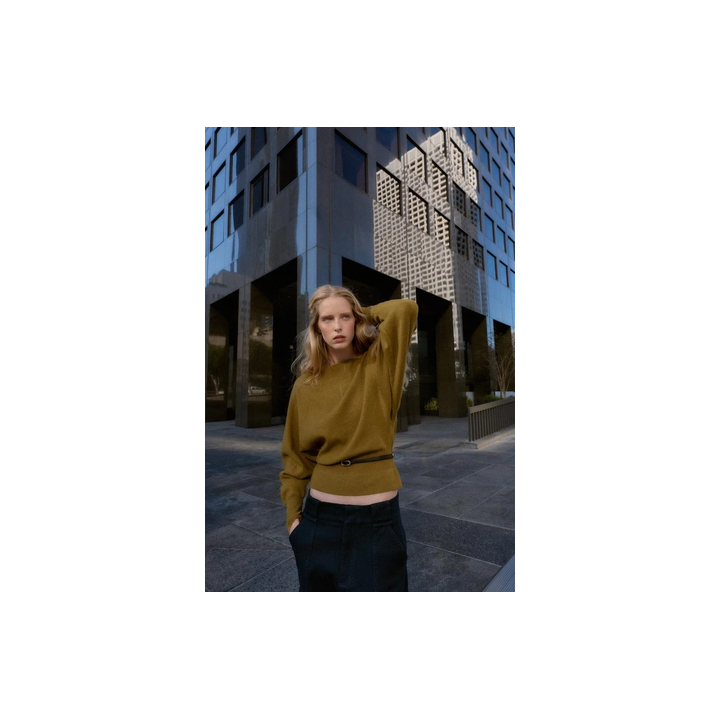 ВЯЗАНЫЙ ДЖЕРСИ С ПОЯСОМ