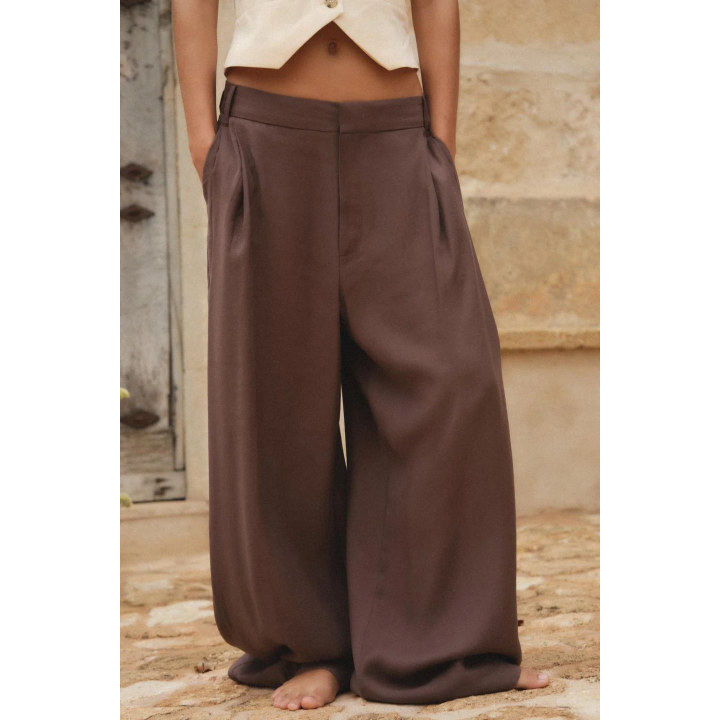 БРЮКИ С ДВОЙНЫМИ ЗАЩИПАМИ И КЛАПАНАМИ