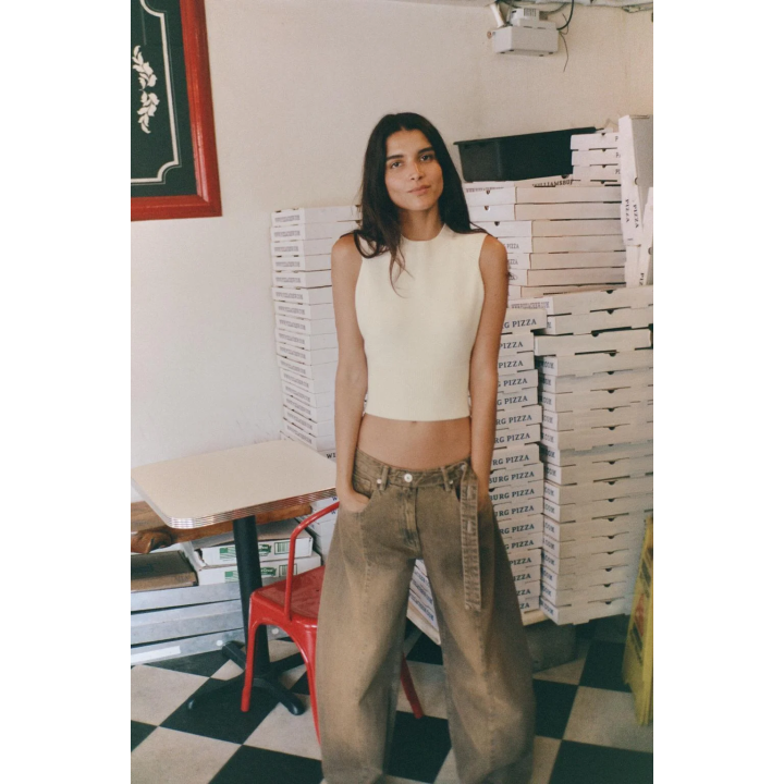 ТОП ИЗ ТРИКОТАЖА БЕЗ РУКАВОВ