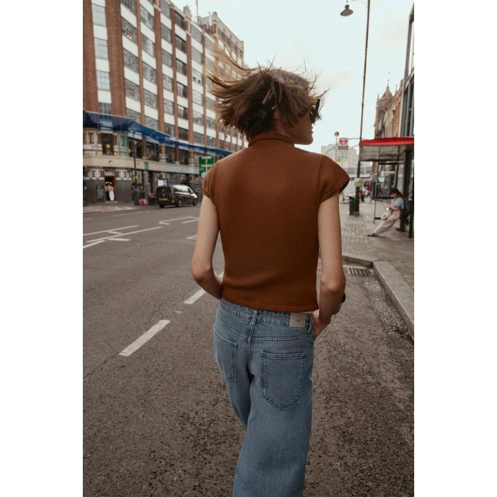 ТРИКОТАЖНЫЙ ТОП С ПУГОВИЦАМИ