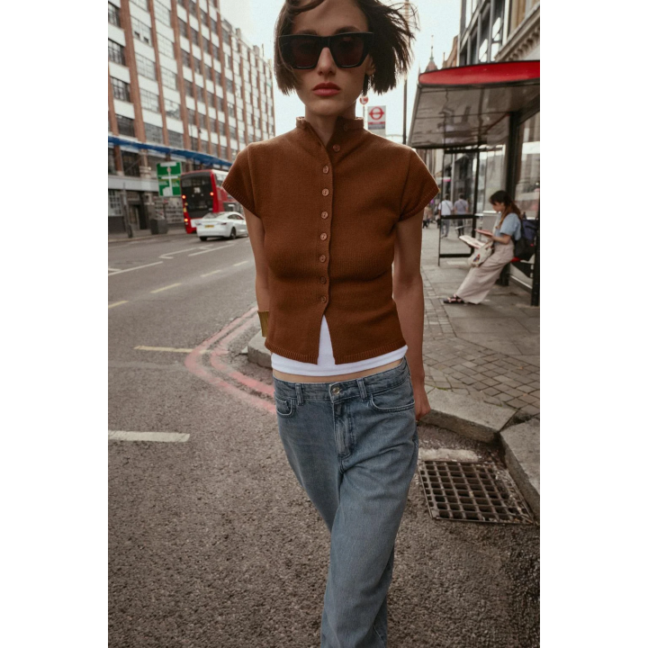 ТРИКОТАЖНЫЙ ТОП С ПУГОВИЦАМИ