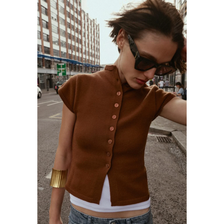 ТРИКОТАЖНЫЙ ТОП С ПУГОВИЦАМИ