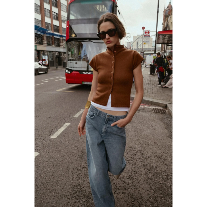 ТРИКОТАЖНЫЙ ТОП С ПУГОВИЦАМИ