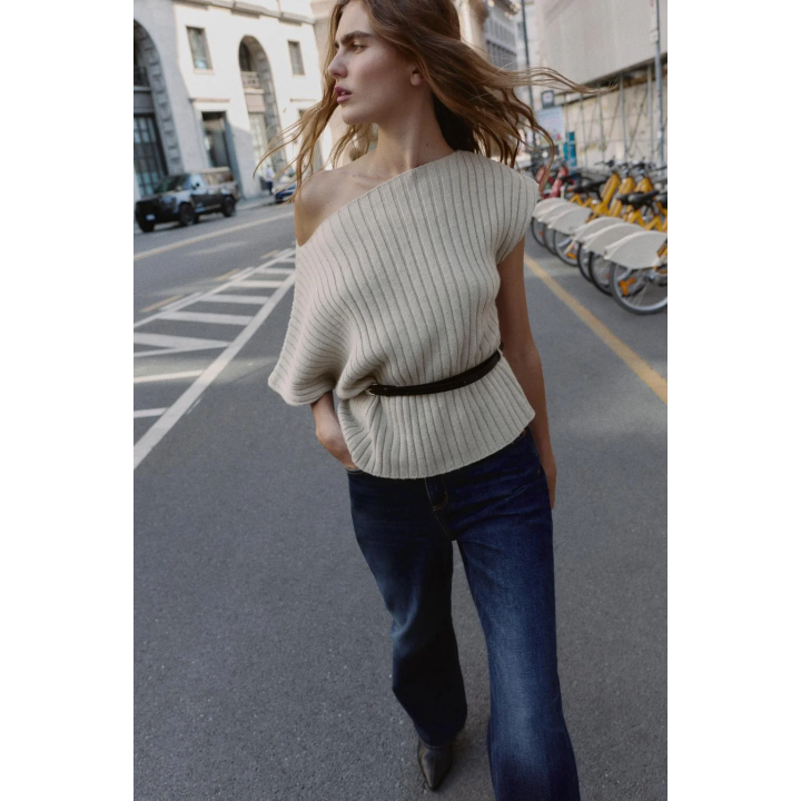 АСИММЕТРИЧНЫЙ ТОП ИЗ ШЕРСТИ С ПОЯСОМ