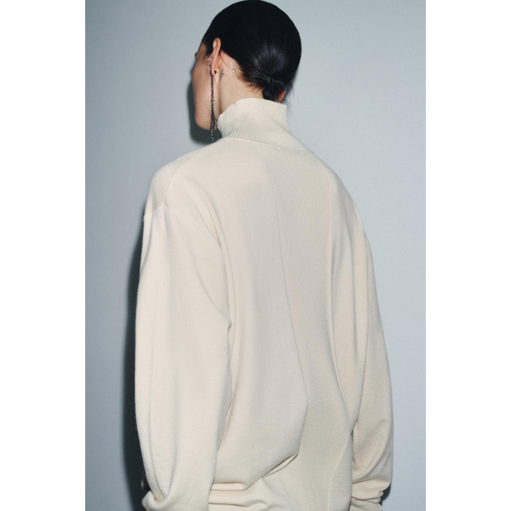 ДЖЕМПЕР ОВЕРСАЙЗ ИЗ ТРИКОТАЖА