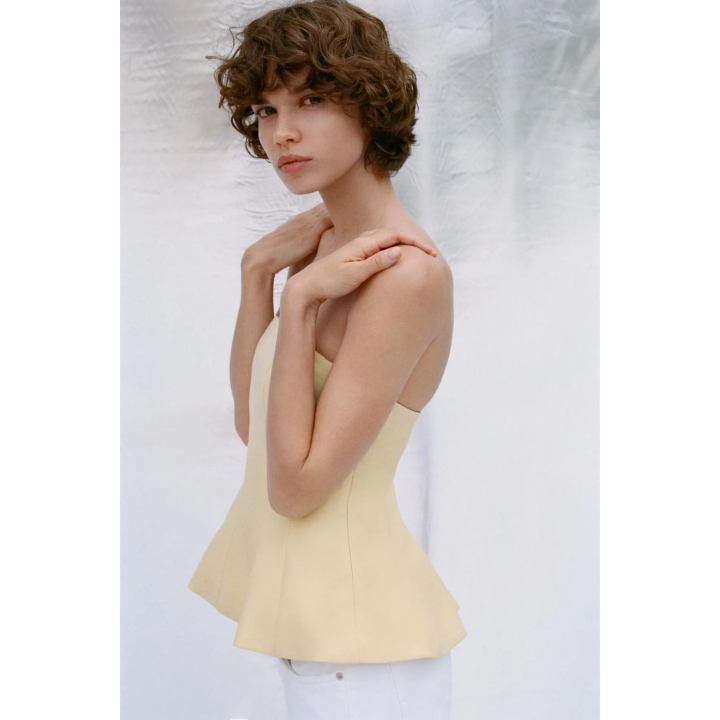 ТОП С БАСКОЙ И ОТКРЫТЫМИ ПЛЕЧАМИ