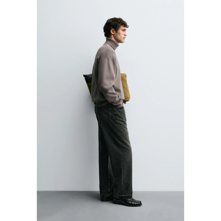 Мягкий свитер с высоким воротом